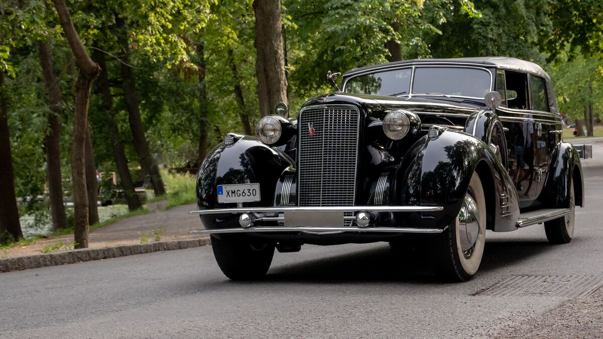 Cadillac V-16