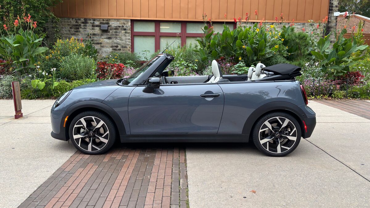 https://dam.coxautoinc.com/asset/128ffbc6-f960-48a9-9147-945926785fdd/OG/2025-mini-cooper-s-convertible-top-down-profile.jpg