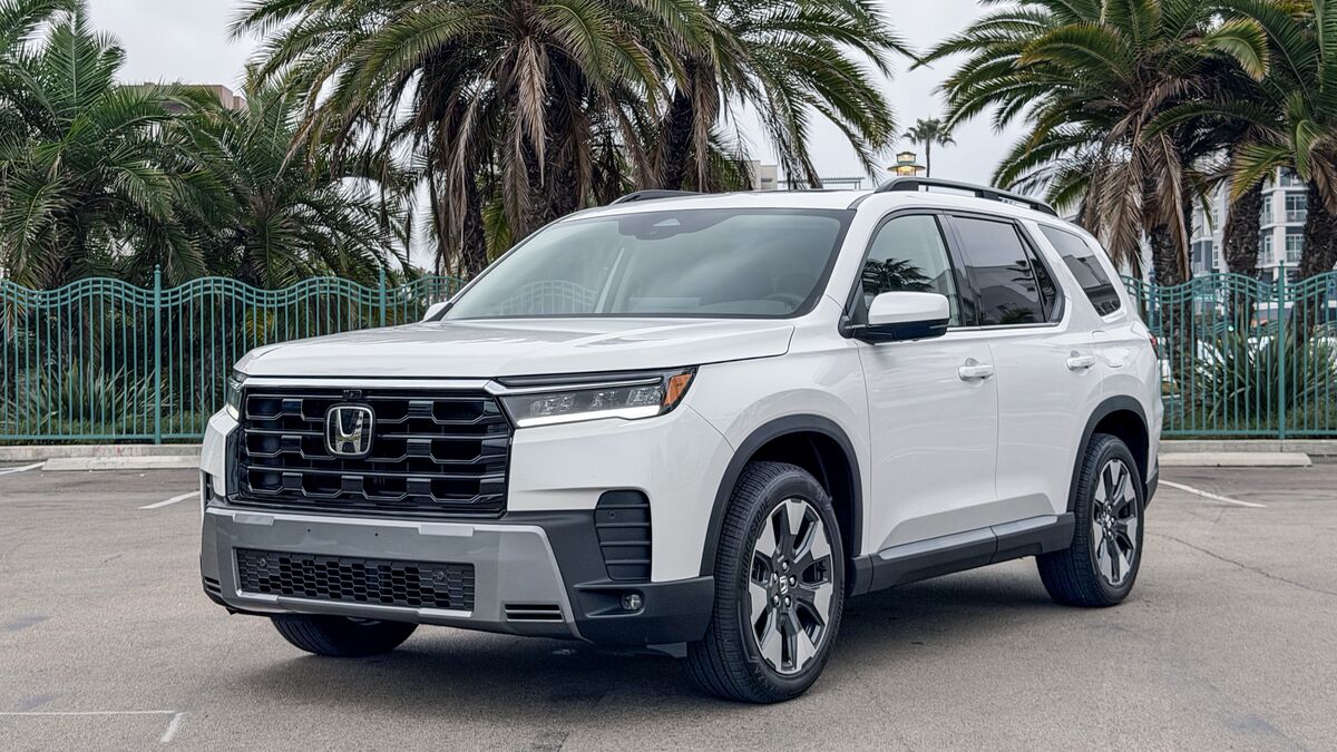 2026 Honda Pilot front 3 quarter angle