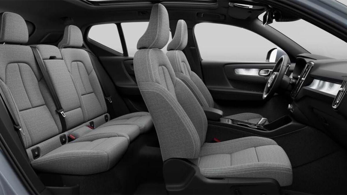 2025 Volvo XC40 interior