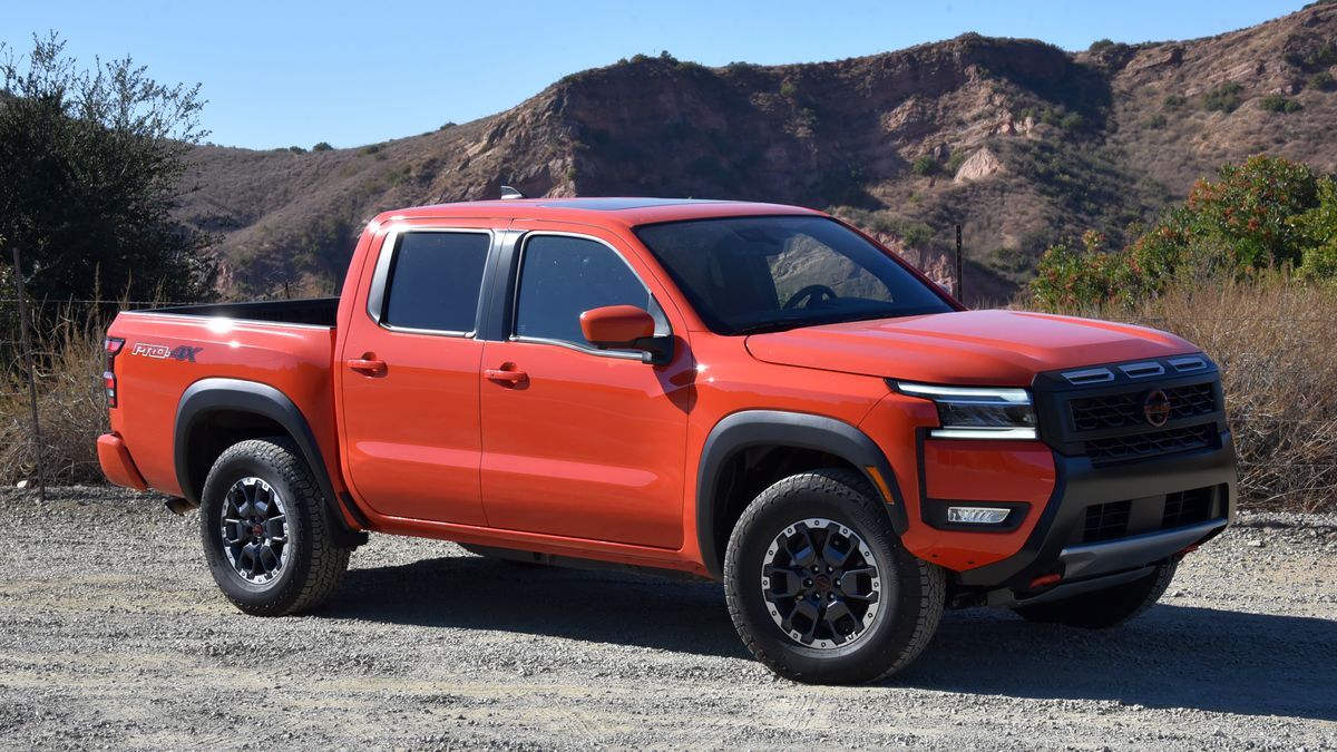 2025-nissan-frontier-pro-4x-front-right-profile