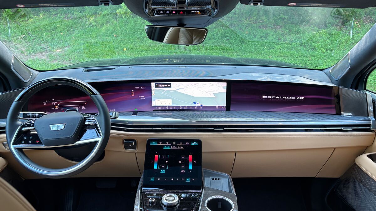 https://dam.coxautoinc.com/asset/54d5eaa4-fef4-414d-bb7e-957c51b2c93a/OG/2025-cadillac-escalade-iq-interior.jpg
