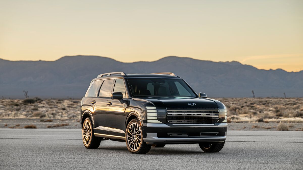 2026 Hyundai Palisade Hybrid parked in the desert.