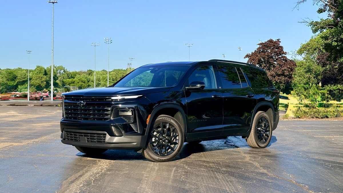 2026 Chevrolet Traverse LT front three quarter angle.