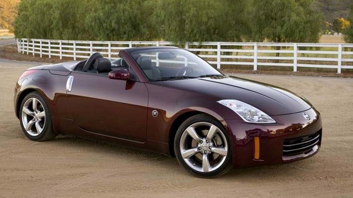 2006 Nissan 350Z parked in a ranch.