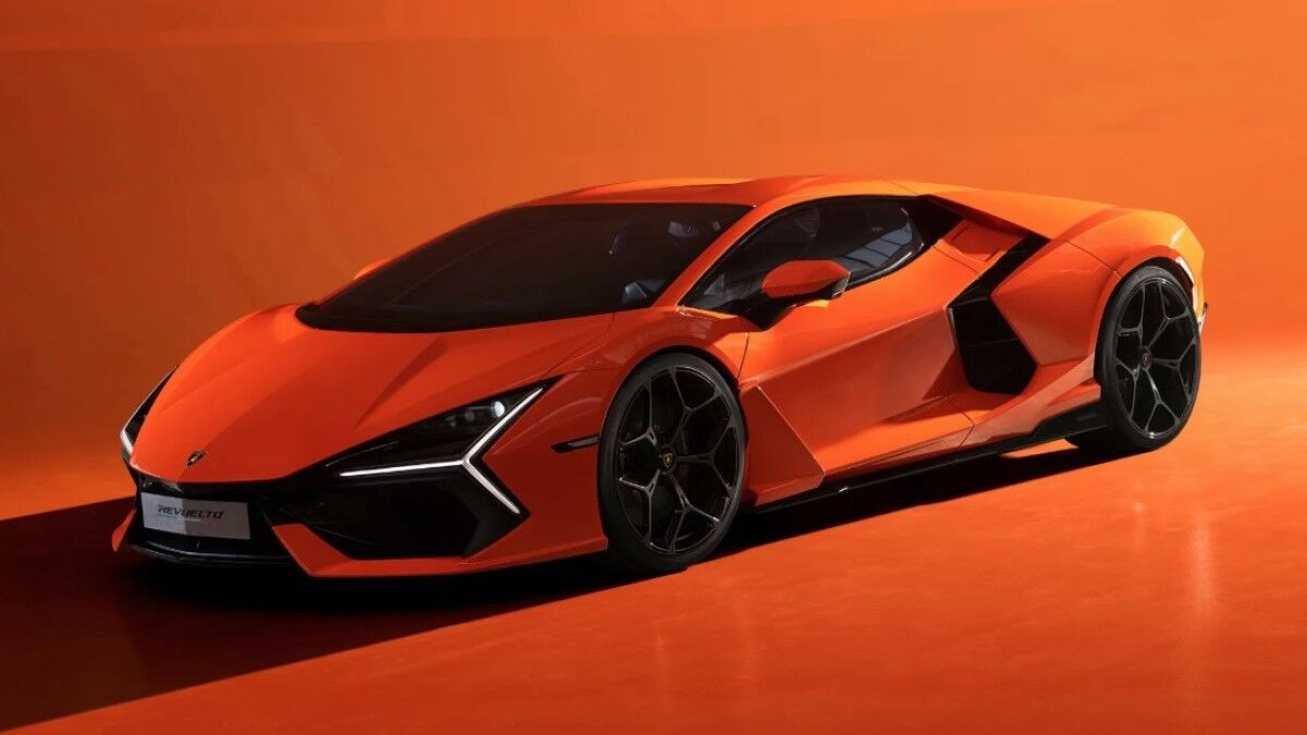 https://dam.coxautoinc.com/asset/70123fc0-fca3-401a-a614-91ce17a69538/OG/2025-lamborghini-revuelto-front-quarter.jpg