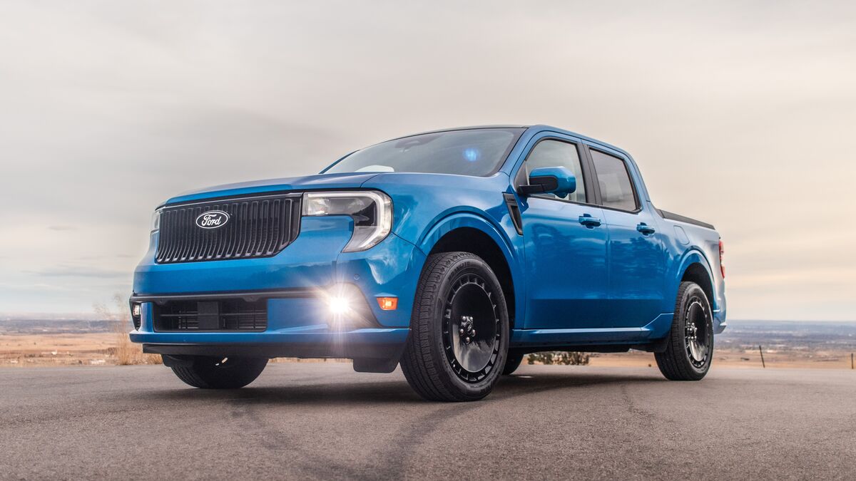 Driving the 2025 Ford Maverick Lobo