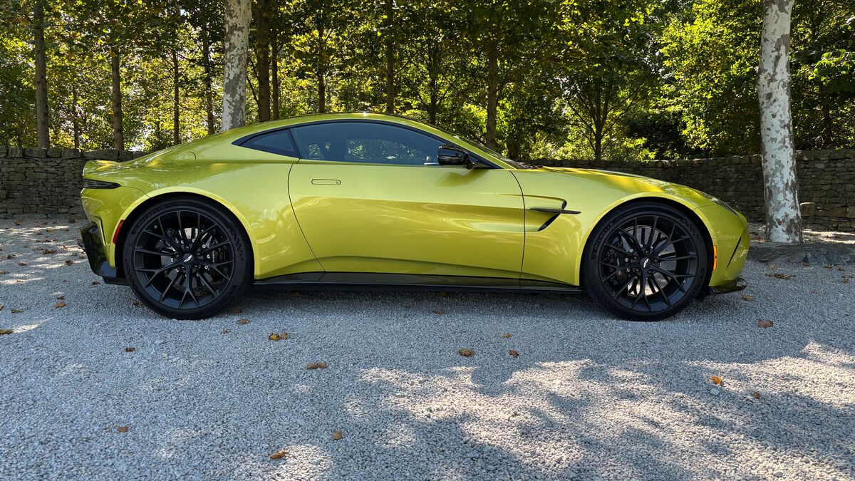 https://dam.coxautoinc.com/asset/faeeadf5-d838-4e86-bf10-c4b2efef1fe1/OG/2025-aston-martin-vantage-coupe-profile.jpg