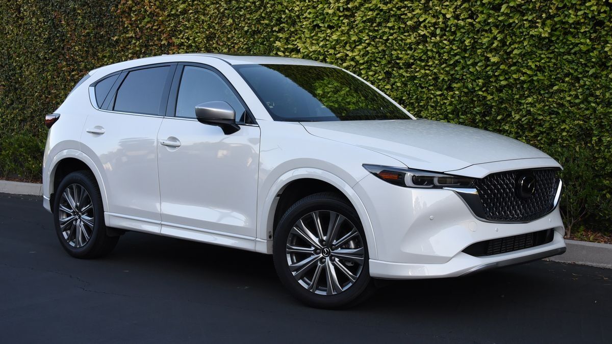 2025 Mazda CX-5 VS. 2025 Toyota RAV4 Comparability