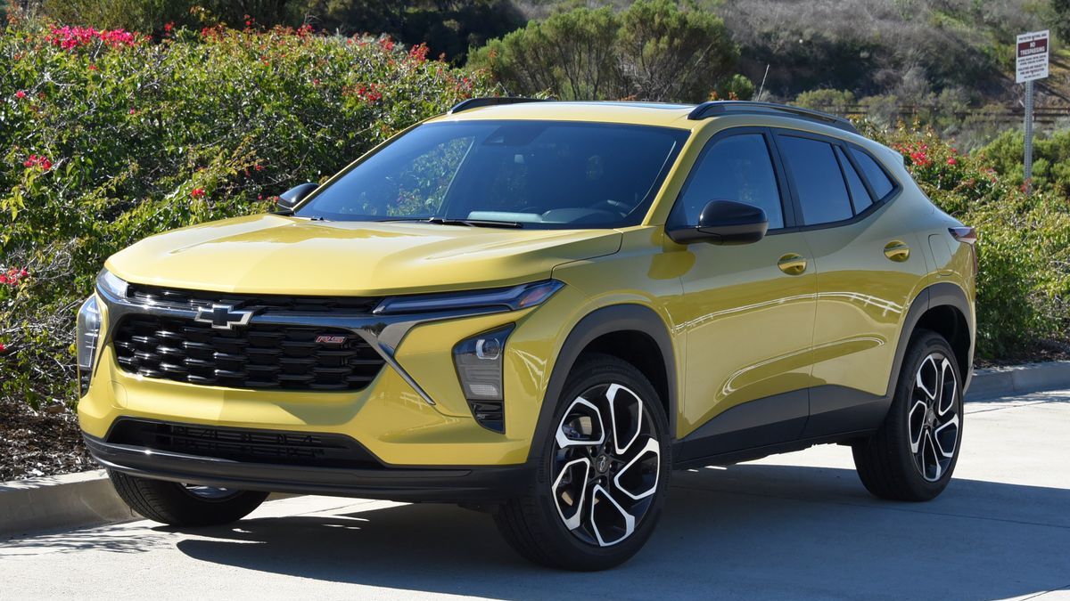 2025-chevrolet-trax-rs-front-left-3qtr-4x3-1.jpg