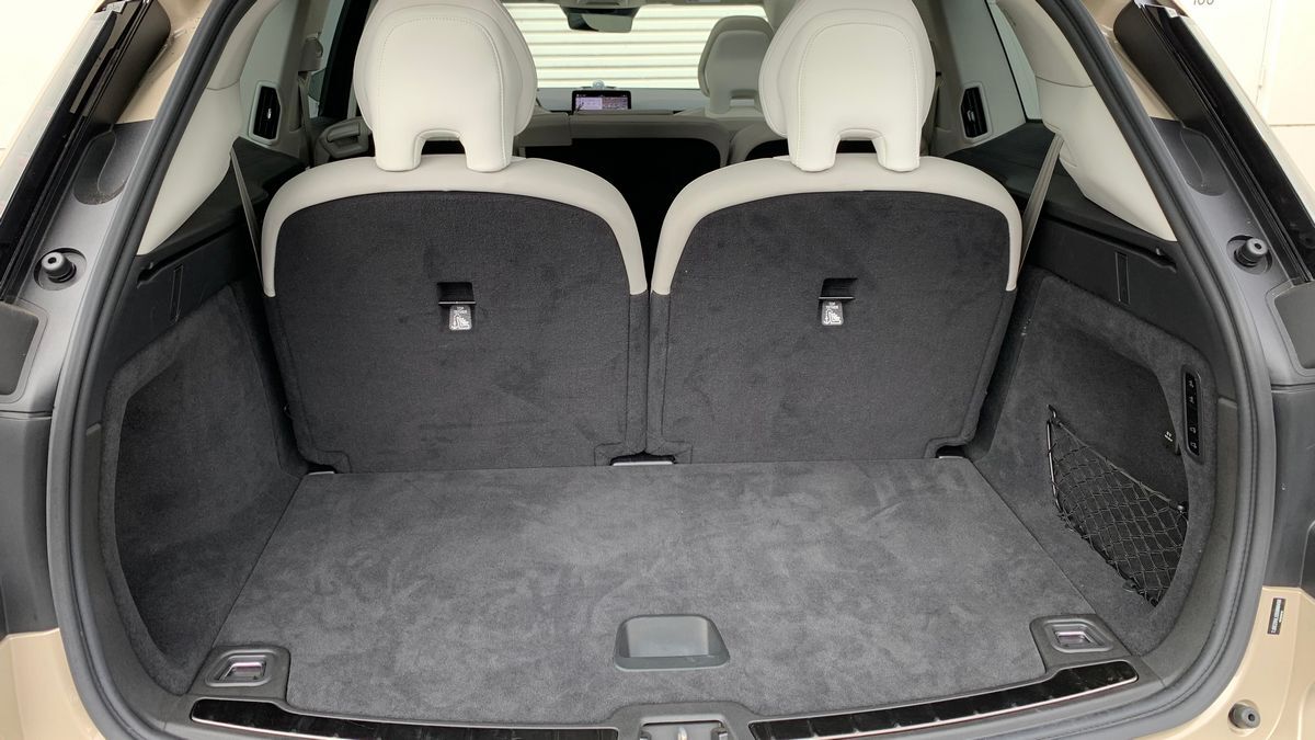 2025-volvo-ex90-cargo-area-behind-3rd-row.jpg