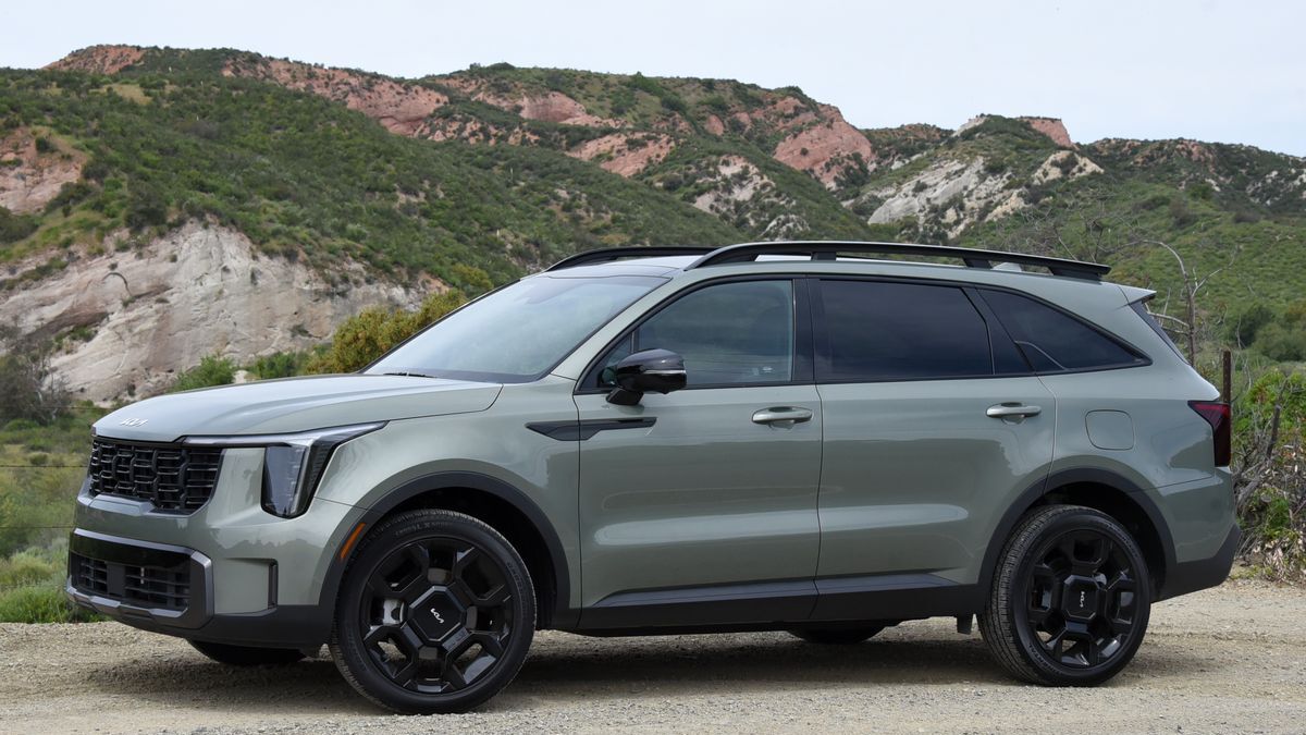 2026 Kia Sorento parked with a beautiful scenery in the back.