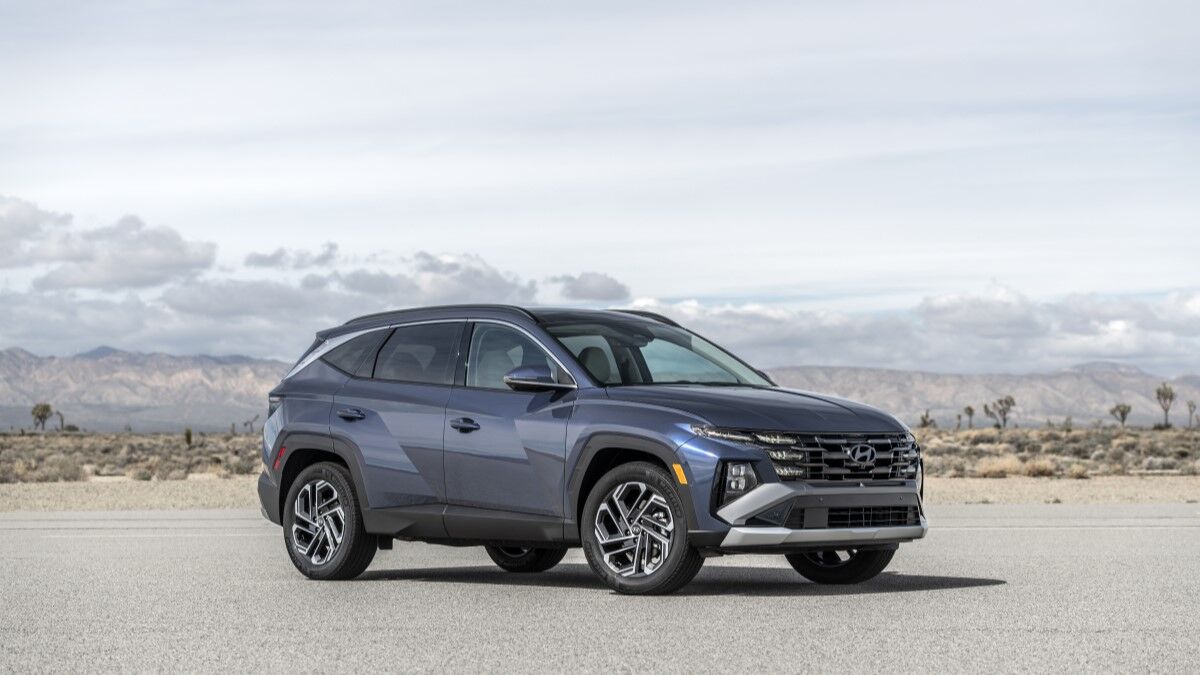 2025 Hyundai Tucson vs. 2025 Toyota Corolla Cross Comparison 2025 Hyundai Tucson vs. 2025 Toyota Corolla Cross Comparison