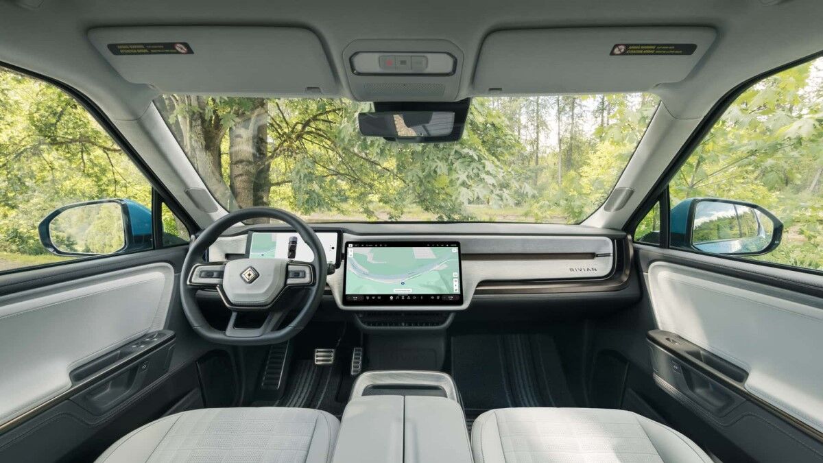 2025-Rivian-R1T-interior.jpg