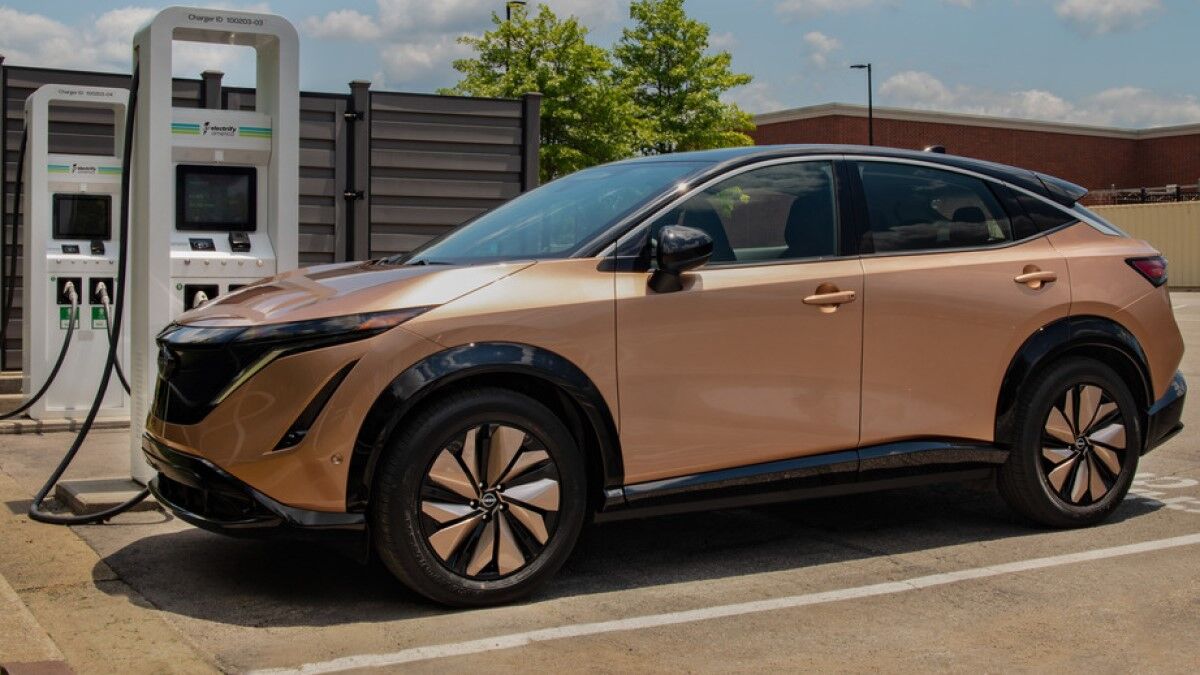 2024 nissan ariya front quarter charging