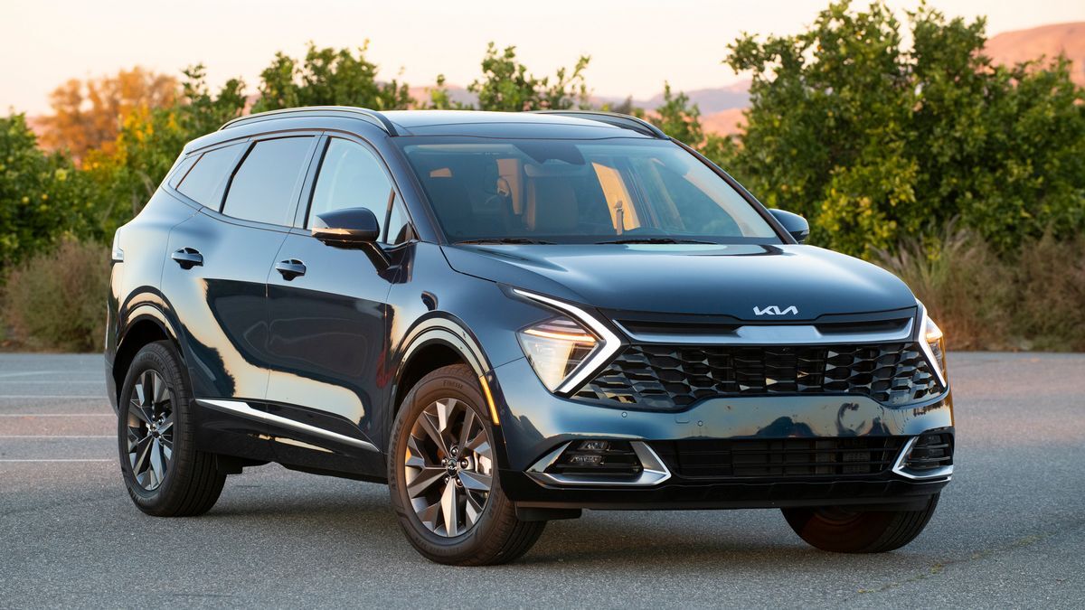 2025 Kia Sportage vs. 2025 Volkswagen Taos Comparison