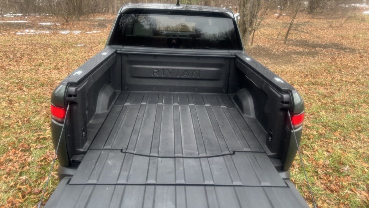 2025-rivian-r1t-bed.jpeg