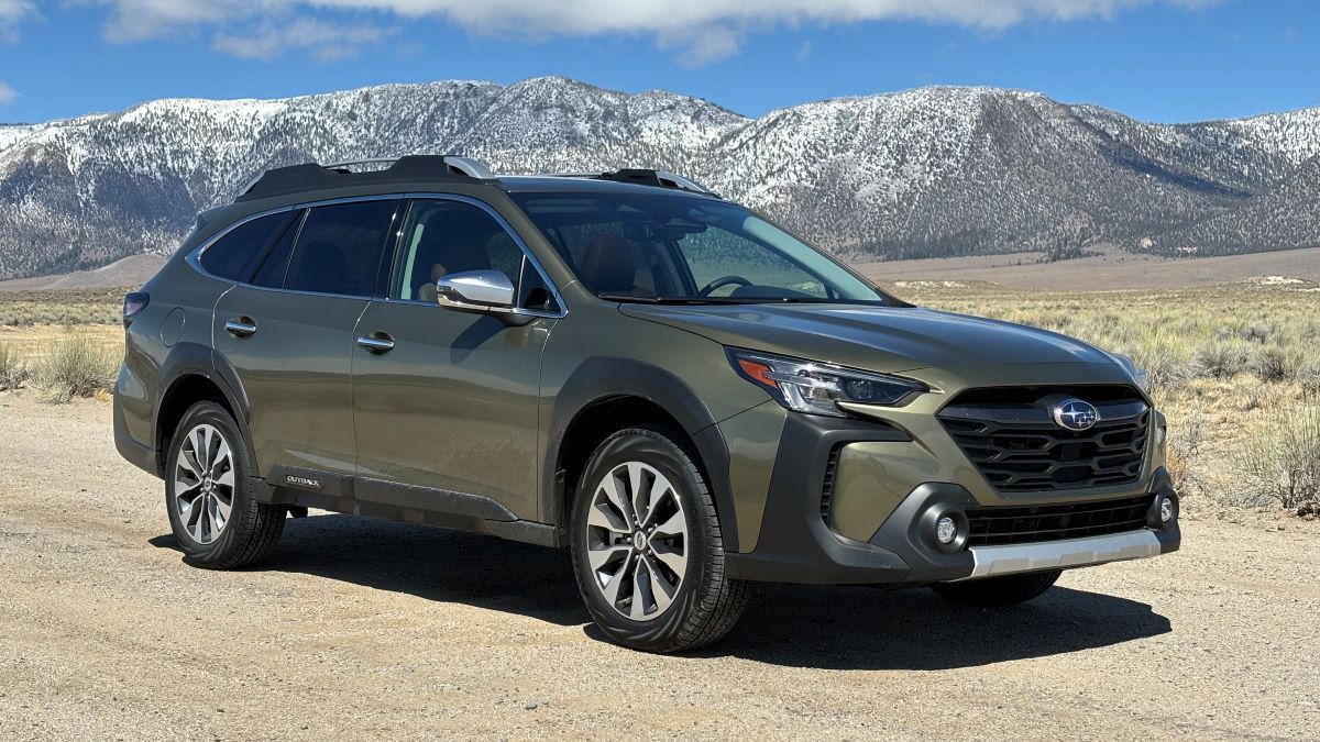 2025-subaru-outback-touring-xt-exterior-front-green.jpg