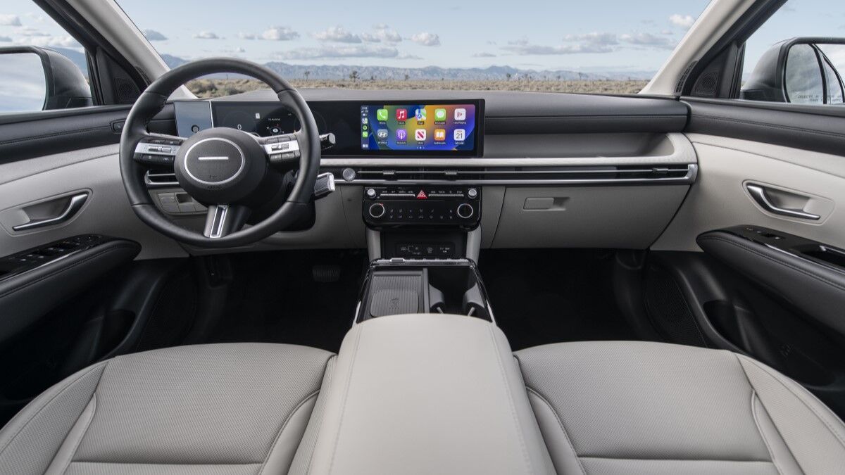 https://dam.coxautoinc.com/m/522cf77ab7533e5b/OG-2025-hyundai-tucson-interior-jpg.jpg