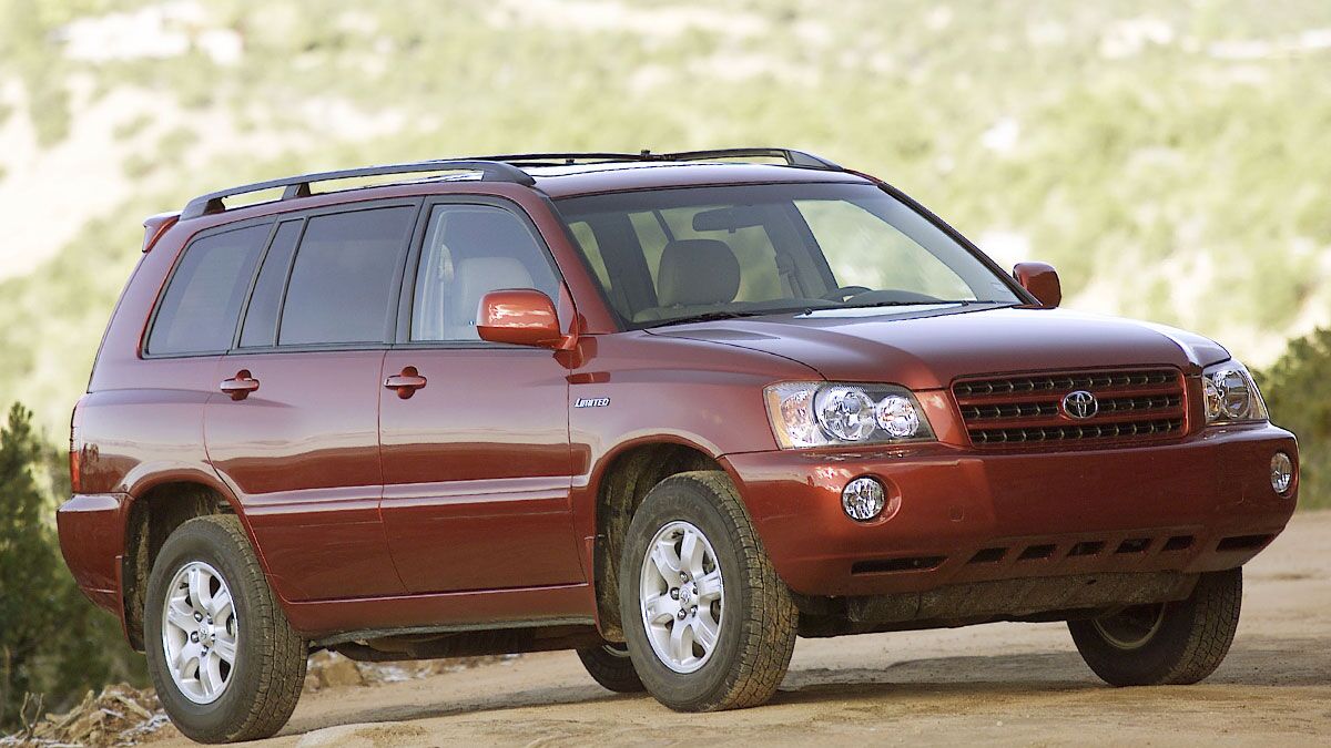2007 Toyota Highlander in red.