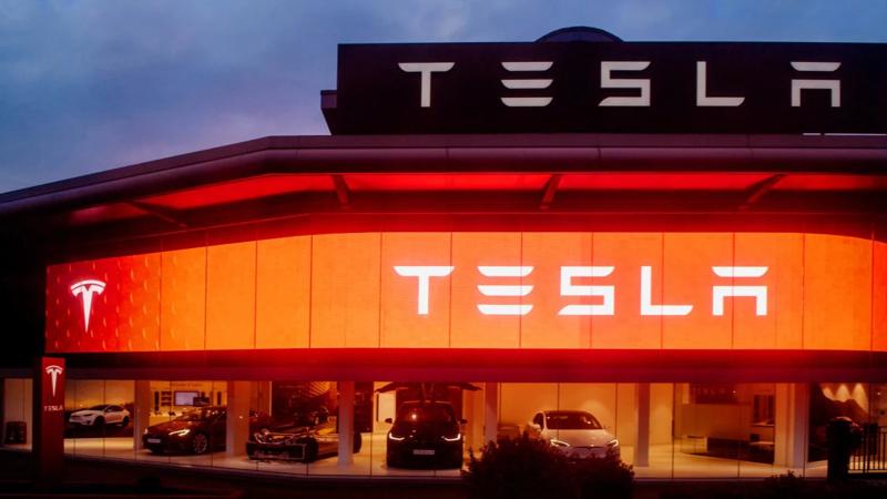 istock-tesla-dealership