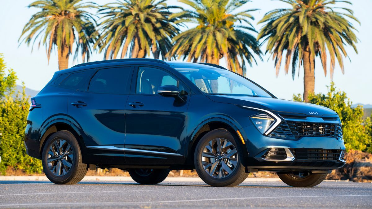 2025 Kia Sportage vs. 2025 Subaru Crosstrek Comparison