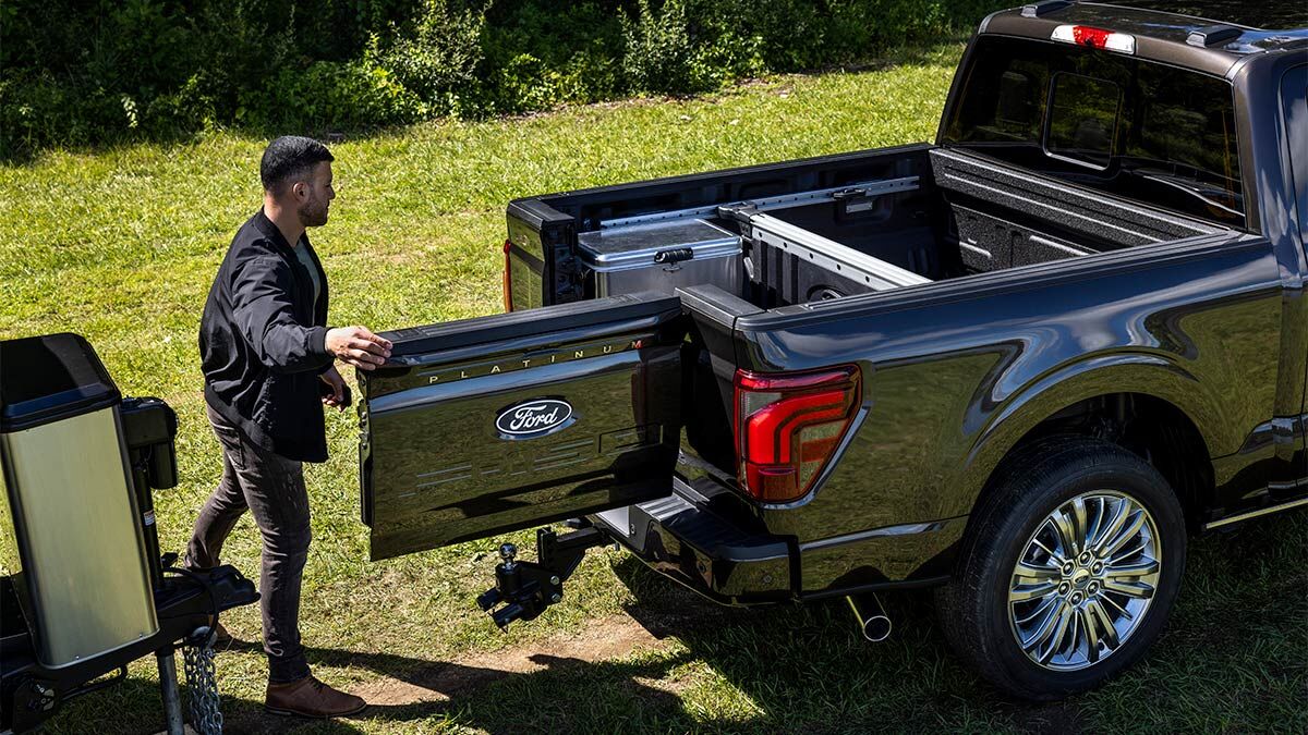 2024 Ford F-150 Pro Access tailgate