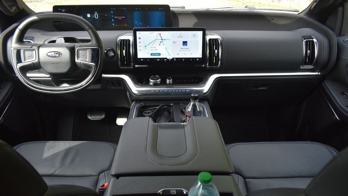 2025 Ford Expedition Platinum front cabin.