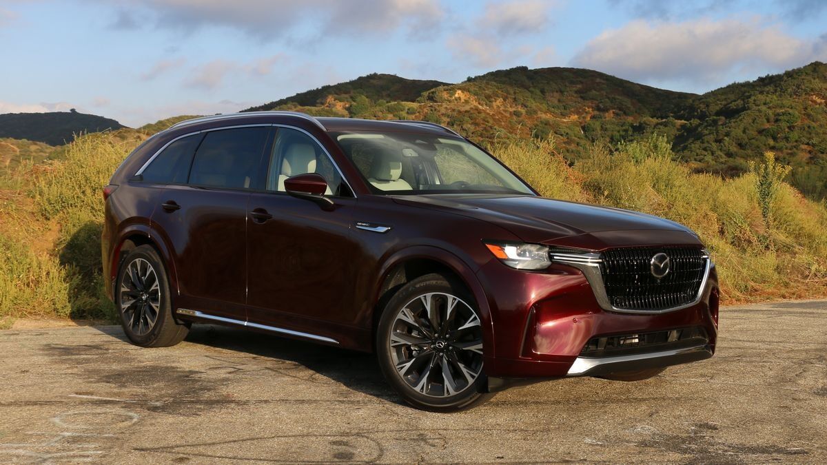 2025 Mazda CX-90 vs. 2025 Volvo XC90 Comparability