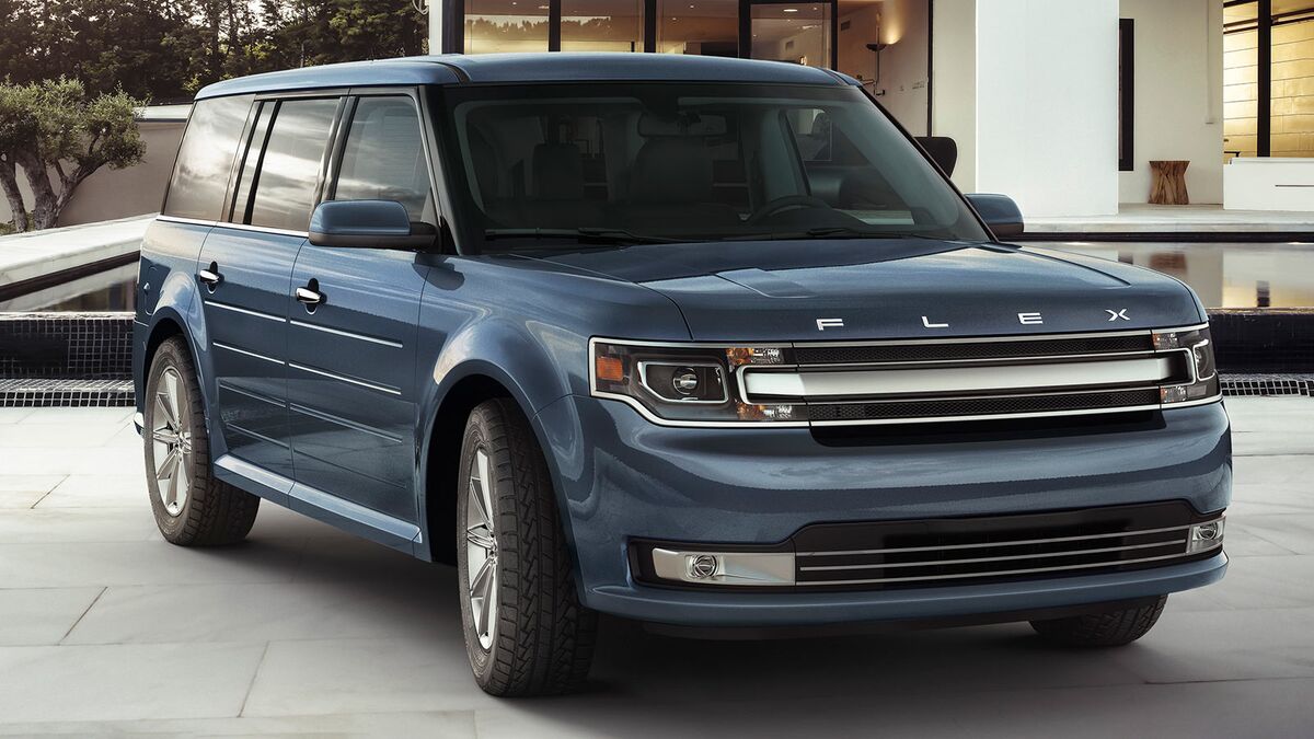 The 2019 Ford Flex in blue seen from a front quarter angle