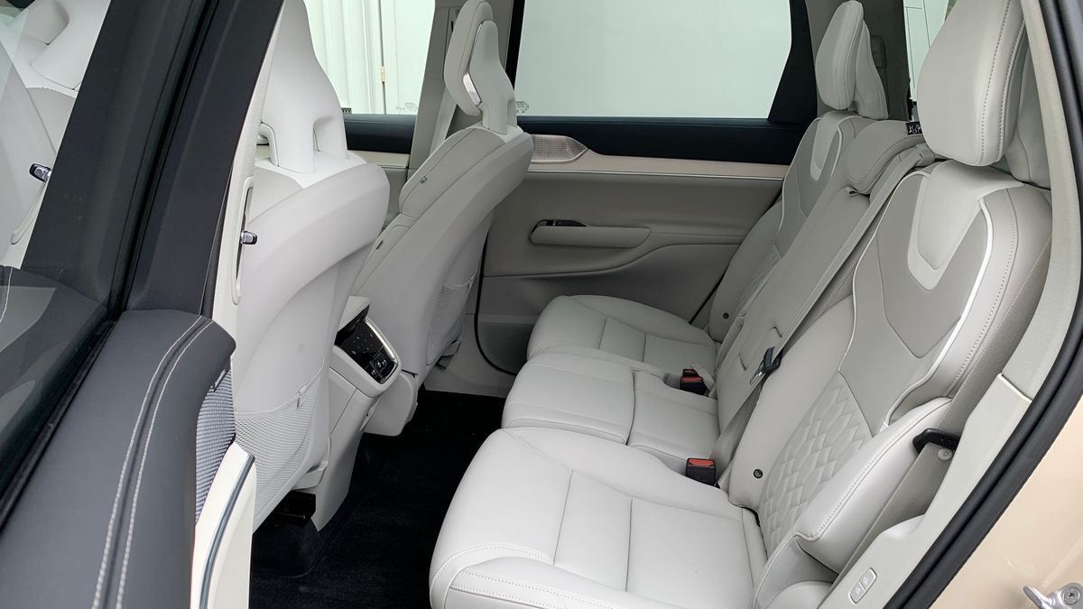 2025-volvo-ex90-second-row-seats.jpg