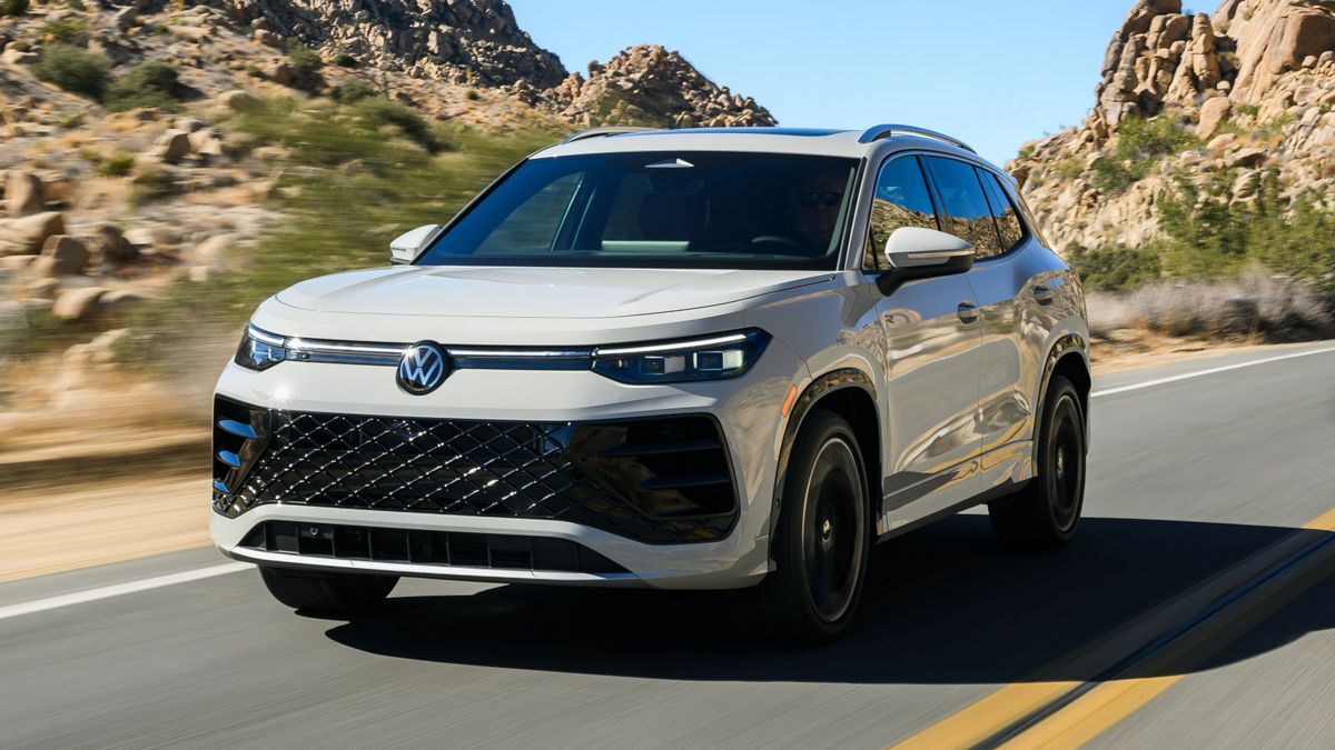 2025 Volkswagen Tiguan R-Line in Ascot Grey