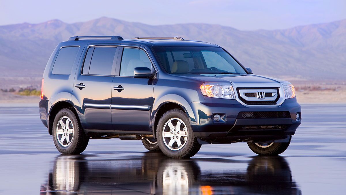 2009 Honda Pilot in blue.