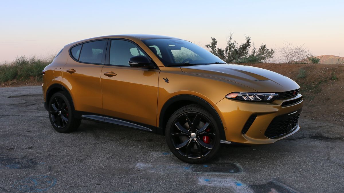 2024 Dodge Hornet RT PHEV in gold at sunrise on GMR.